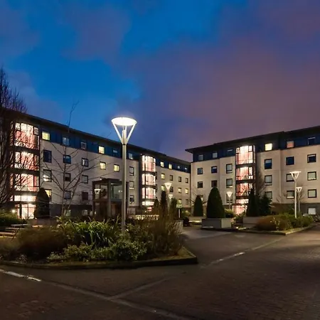 Dcu Apartman *