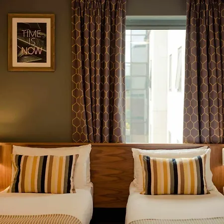 Apartament Dcu *
