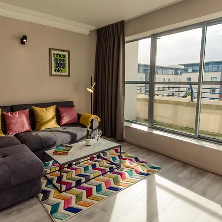 Apartament Dcu *